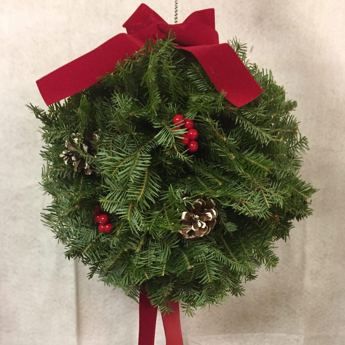 A classic kissing ball